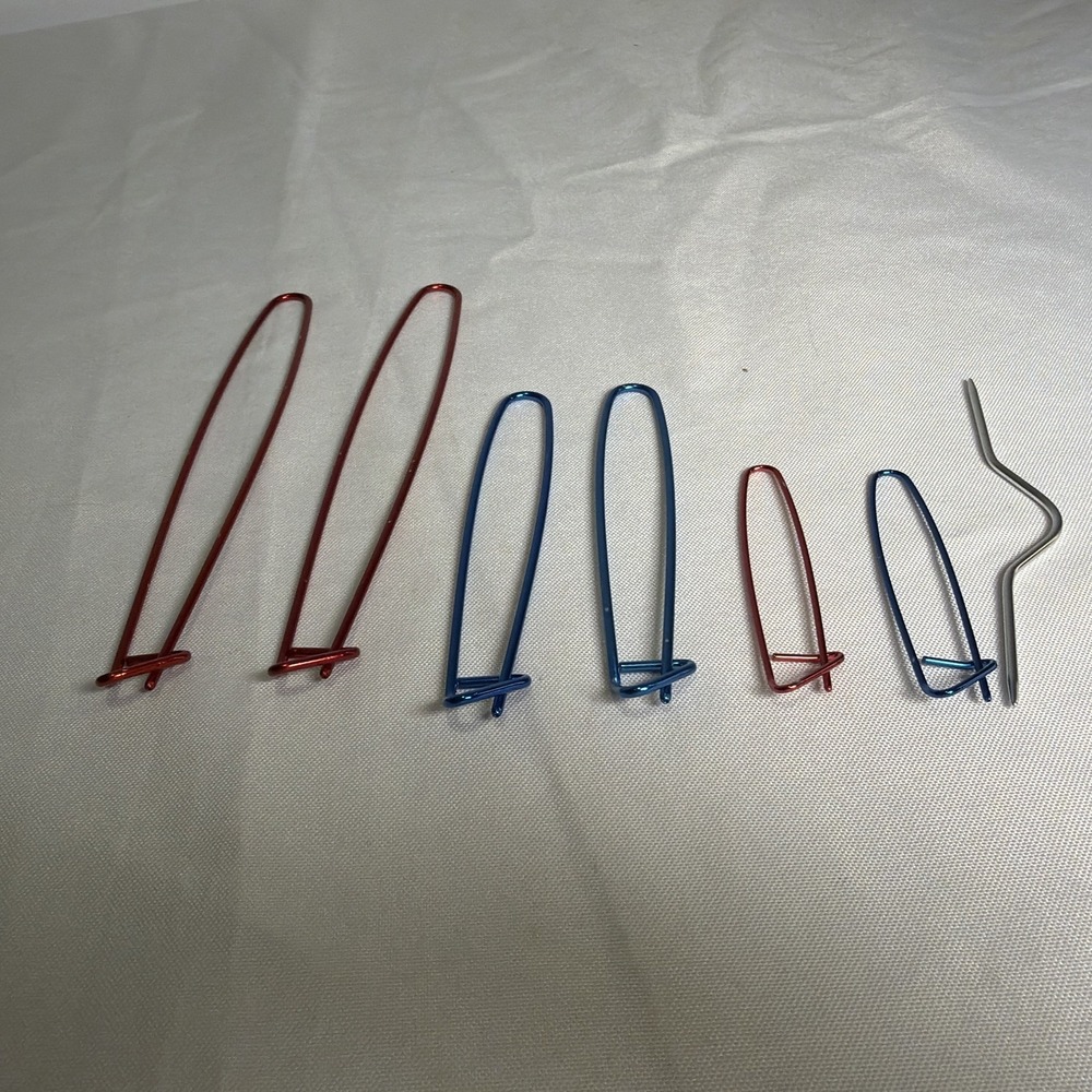 Vintage Lot of 6 Knitting Stitch Holders And 1 Pattern Abbrev. Gauge Aluminum